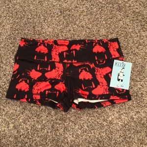 Fleo Short “Animal Attack”